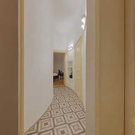 Beautiful At The Old Town Apartment