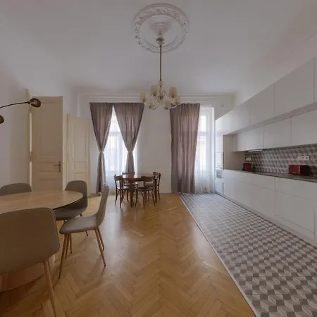 Beautiful At The Old Town ברטיסלאבה