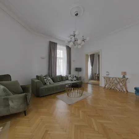 Beautiful At The Old Town * ברטיסלאבה