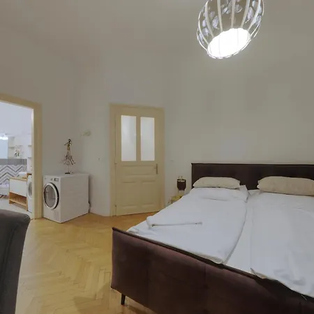 דירה Beautiful At The Old Town *